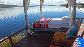 Rom – standard, utsikt mot innsjø | Terrasse/patio