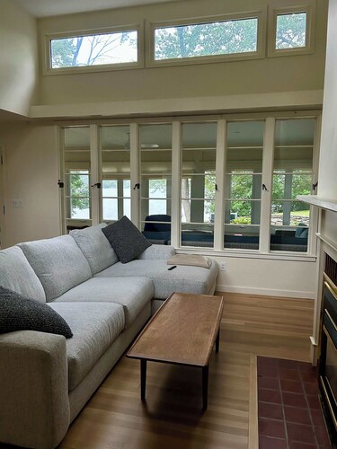 Lake waterfront with beach & dock. Min 31 nights.