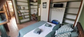 2 dormitoris, escriptori, planxa i posts de planxar i wifi 