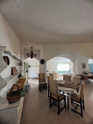 Interior - DOMO MEA beautiful farmhouse immersed in theSardinian countryside an its animals (Nulvi)