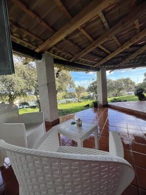 Terrace/patio - DOMO MEA beautiful farmhouse immersed in theSardinian countryside an its animals (Nulvi)