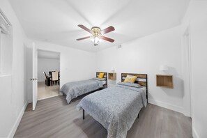 4 bedrooms, iron/ironing board, WiFi, bed sheets