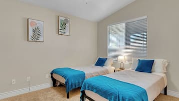 4 bedrooms, iron/ironing board, WiFi, bed sheets