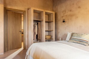 1 habitación, tabla de planchar con plancha, wifi gratis y ropa de cama