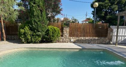 R5 Casa Coma ruga con piscina y parking