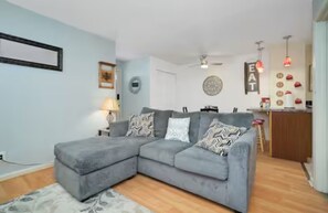 Smart TV - Charming 1-bedroom Apartment in a Fantastic Location (Louisville)