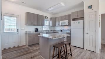 Studio (4 Bedrooms) | Property amenity
