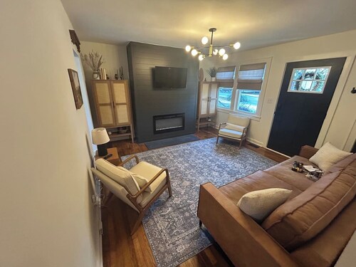 Luxe 2-Bedroom Duplex, Moments from It All!