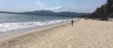 Plage à proximité, massage sur la plage, bar sur la plage