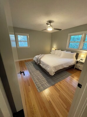 3 bedrooms, iron/ironing board, WiFi, bed sheets