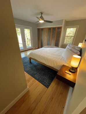 3 bedrooms, iron/ironing board, travel crib, WiFi