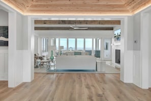 House (6 Bedrooms) | Interior
