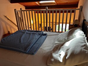 2 habitaciones, tabla de planchar con plancha y internet 