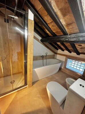 Eco-friendly toiletries, hair dryer, bidet, towels - Altiora - Luxury loft in Rome (Roma)
