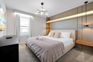 5 habitaciones, tabla de planchar con plancha, wifi y ropa de cama 