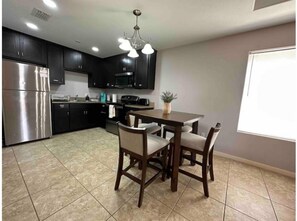 Private kitchen - Lavender home: King & Queen (Edinburg)