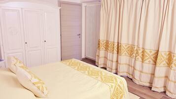 Free cots/infant beds, free WiFi, bed sheets