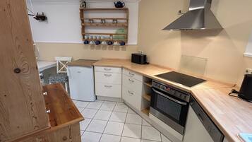 Kühlschrank, Ofen, Herdplatte, Geschirrspüler