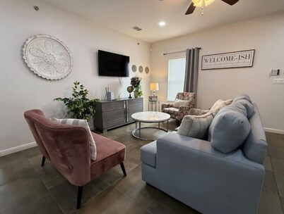 Grace Home - 2 Queen, TV, Washer