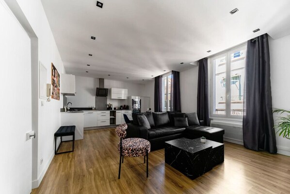 TV - Le Gilbert 1 - 10 impasse Gilbert - Vichy (Vichy)