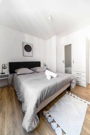 1 slaapkamer, een strijkplank/strijkijzer, reisbedje, wifi