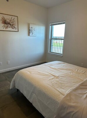 Desk, iron/ironing board, travel cot, WiFi