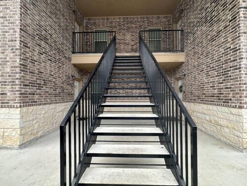 Mike’s Place - 3 Q Suite w/ TV