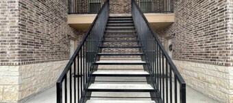 Mike’s Place - 3 Q Suite w/ TV