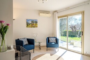 Interior - Magnificent modern family villa with private pool (Valbonne)