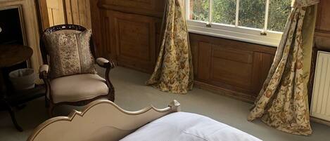 Chambre double, 1 trĂšs grand lit, non-fumeur, vue sur le jardin | AccĂšs au Wi-Fi (inclus)