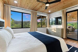 Luxury Cabin, 5 Bedrooms, Pets allowed, Mountain View
