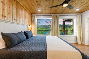Luxury Cabin, 5 Bedrooms, Pets allowed, Mountain View