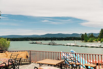 Lakeside King Suite, Cozy Winter Escape Fireplace, Fast Wi-Fi, Near Mt Hood