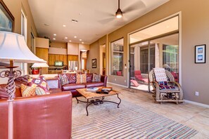 Smart TV, fireplace, books - Troon North Private Pool & Spa (Scottsdale)
