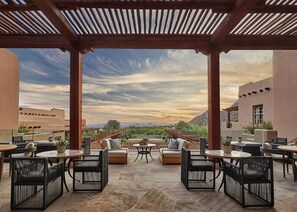 تناول الطعام بالخارج