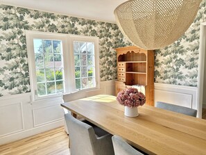 Dining - Stunning LA designer’s house with pool, unbeatable location - walkable! (Los Angeles)