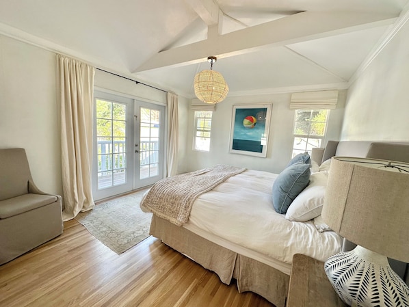 5 bedrooms, iron/ironing board, WiFi, bed sheets