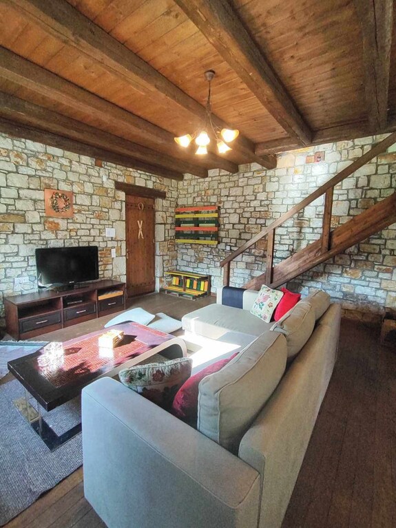 Το Erymanthos Country Home είναι μια πέτρινη μεζονέτα για στιγμές χαλάρωσης - Greece