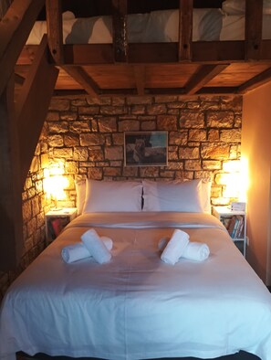 2 bedrooms, iron/ironing board, WiFi, bed sheets - Το Erymanthos country home είναι μια πέτρινη μεζονέτα για στιγμές χαλάρωσης (Skepasto)