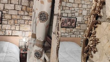 2 habitaciones, tabla de planchar con plancha, wifi y ropa de cama