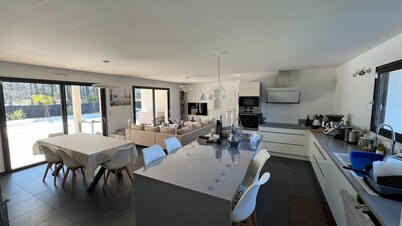 Villa 9p with heated pool near the ocean