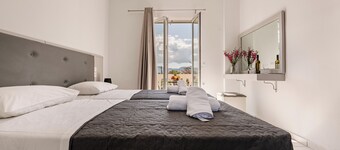 เฮกเตอร์ สตูดิโอส์