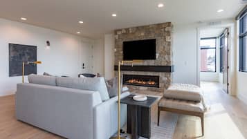 Smart TV y chimenea