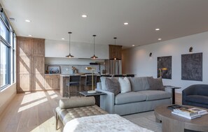 Smart TV, fireplace - Newly Built South Teton at The Basin Luxury Suites (Driggs)