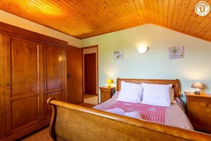 4 Schlafzimmer, Bügeleisen/Bügelbrett, kostenloses WLAN