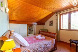 4 bedrooms, iron/ironing board, travel cot, free WiFi