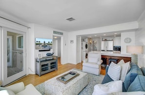 Interior - 202 F Port O Call by Avantstay Amazing Oceanfront Views! (Isle of Palms)