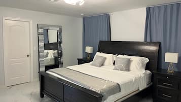 4 室のベッドルーム、WiFi (無料)、ベッドシーツ