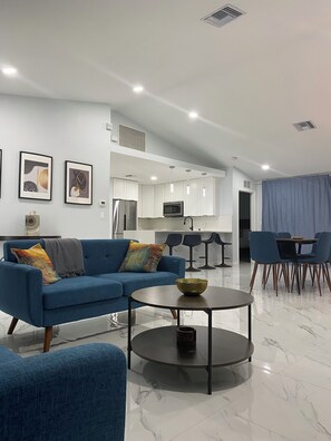 Smart TV - Sunny Florida! (Cape Coral)