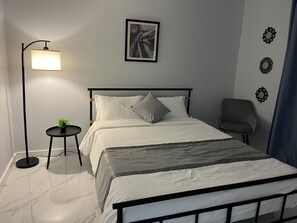 4 bedrooms, free WiFi, bed sheets - Sunny Florida! (Cape Coral)